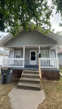 Building Photo - 2 Bedroom Home