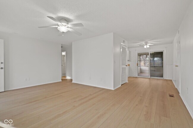 Building Photo - 8856 Moll Dr