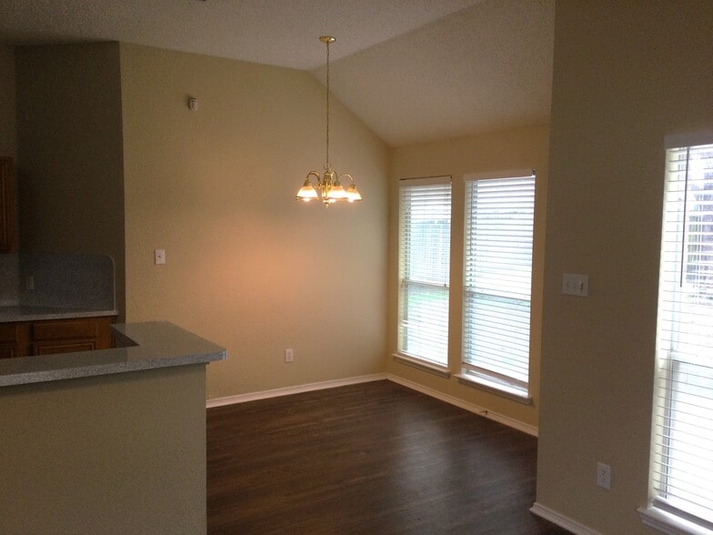 Building Photo - 223 Dartmouth Dr