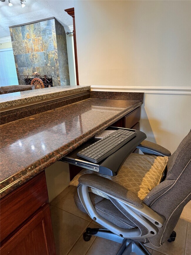 Building Photo - 2902 Arrowhead Dr