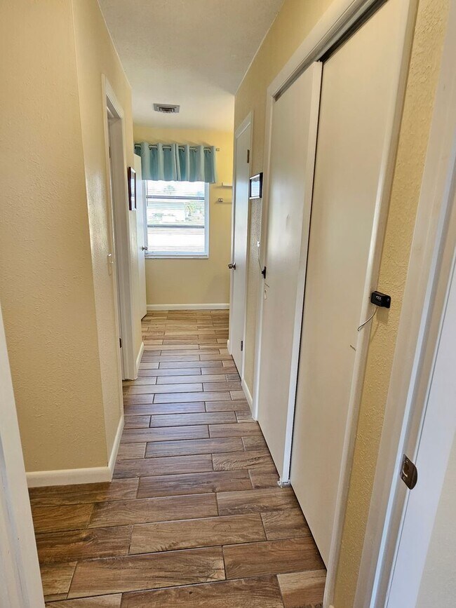 Building Photo - 426 Pineview Dr
