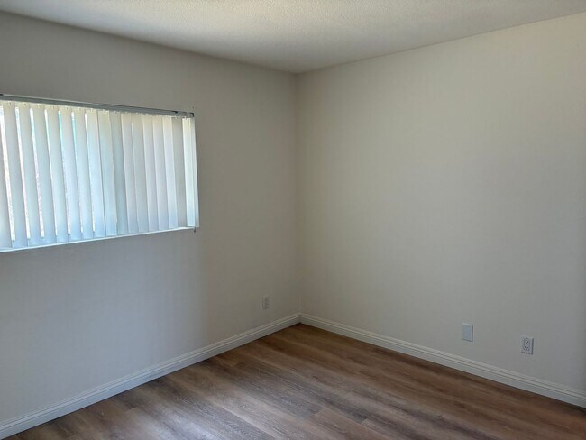 Building Photo - Charming 2 bedroom 2 bathroom Condo in Oceanside!