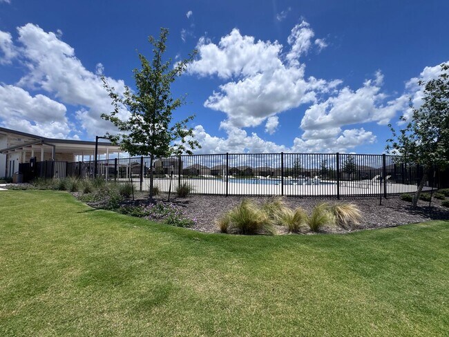 Building Photo - 4bd 2.5 ba in New Braunfels