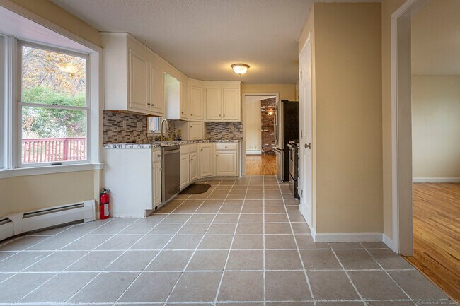 Building Photo - 288 Candlewyck Dr