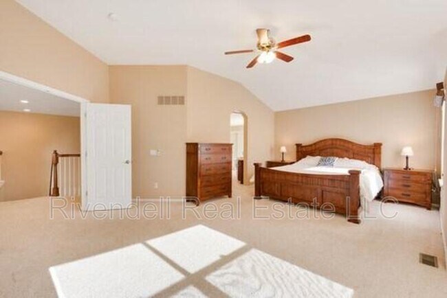 Building Photo - 1942 Rose Petal Ct