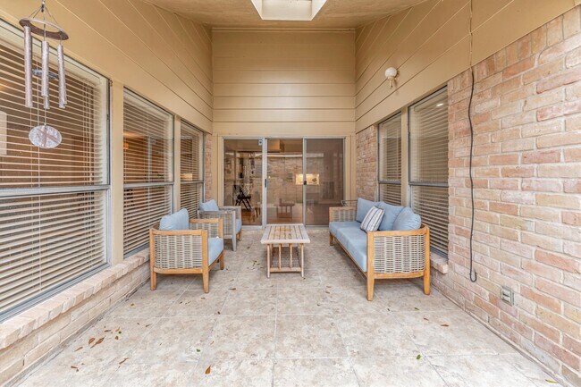Building Photo - 6603 Pauma Dr