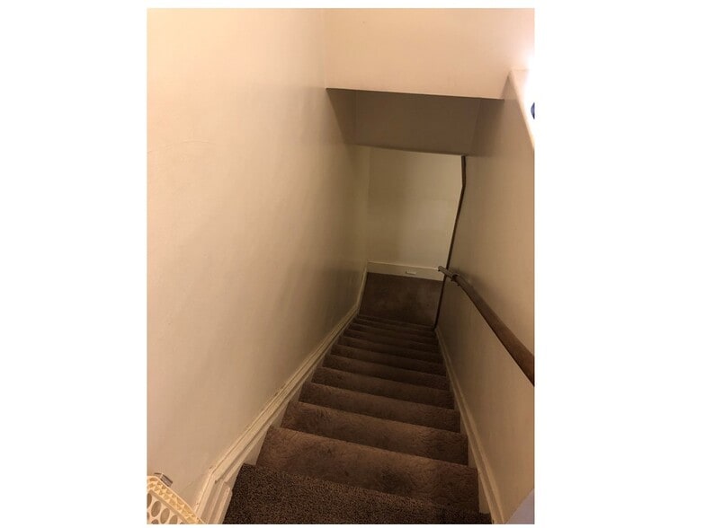 private entry stairs from front door at 2nd floor landing - 419 N 2nd St