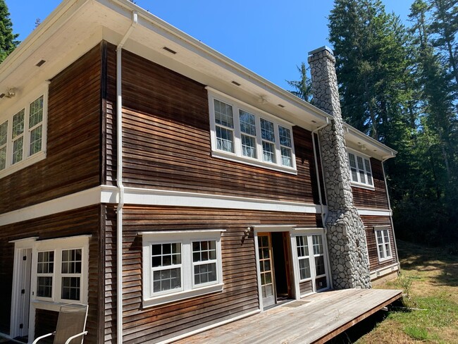 Building Photo - Three Bed Custom Home Arcata