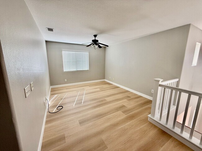 Building Photo - Nice 2 Story Family Home