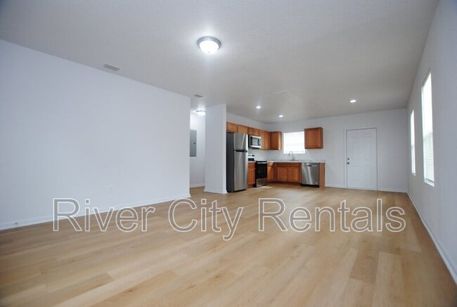 Building Photo - 5621 Overlook Dr E