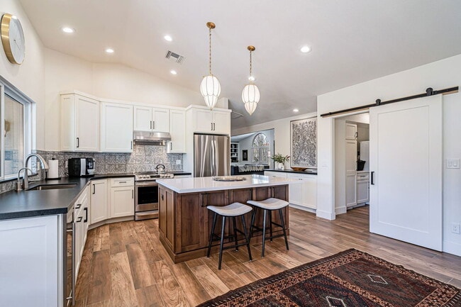 Building Photo - 10511 E Terra Dr