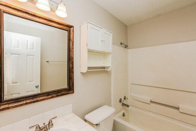 Building Photo - 525 Stonecreek Dr
