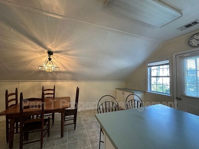 Building Photo - 9160 Ferguson Ave