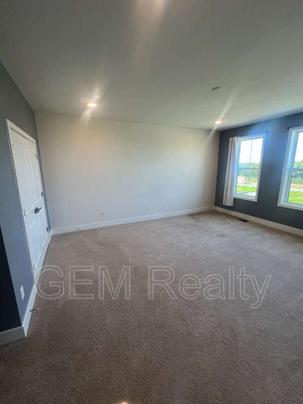 Building Photo - 42710 Darala Dr