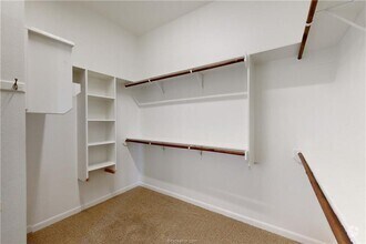 Building Photo - 3 Bedrom 2 bath with a 2 car garage