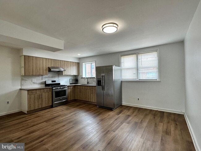 Primary Photo - 2129 Longshore Ave