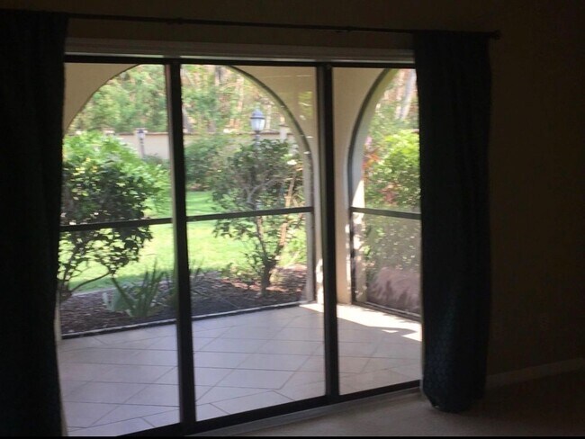 Building Photo - 27911 Hacienda E Blvd