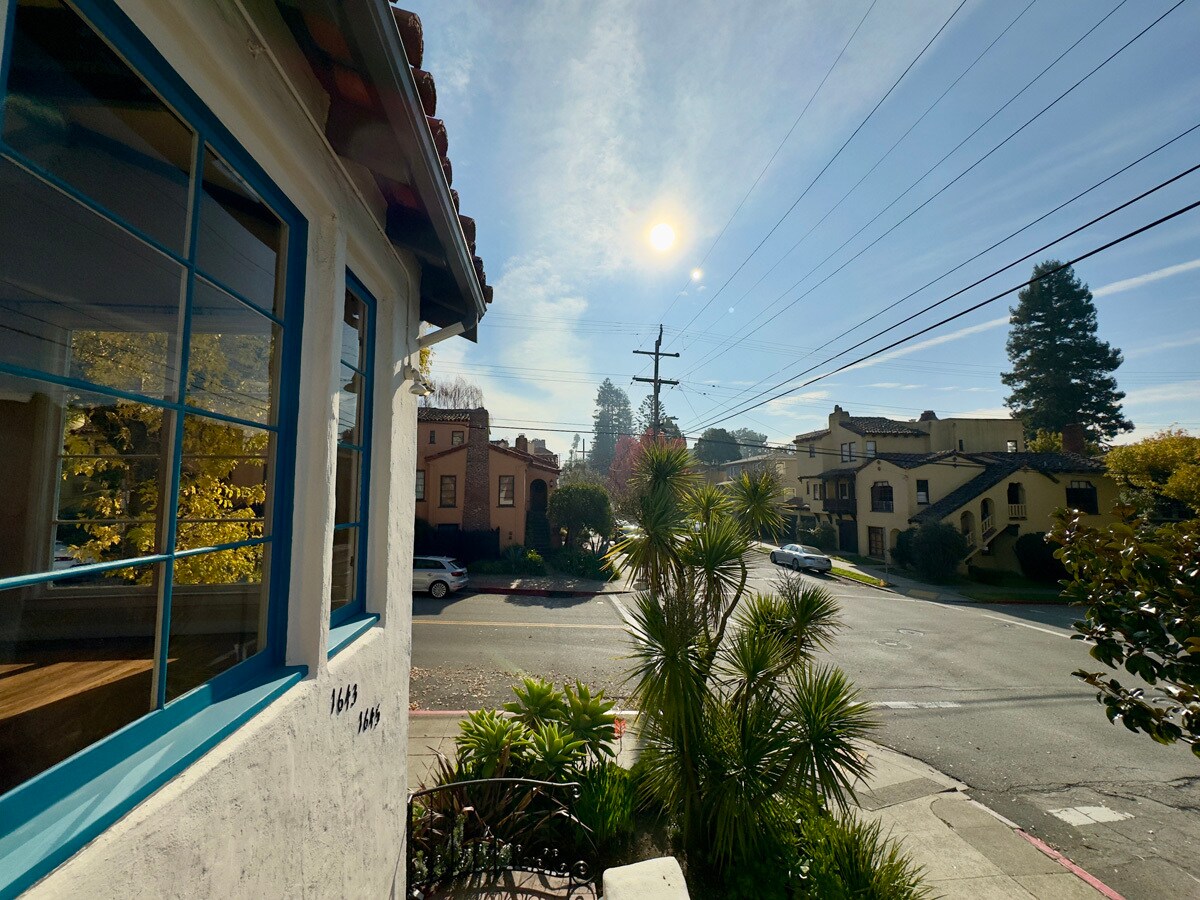 Building Photo - 1645 Scenic Ave