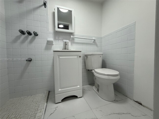 Building Photo - 435 NW 44th Ave