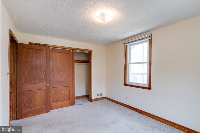 Building Photo - 905 Regester Ave