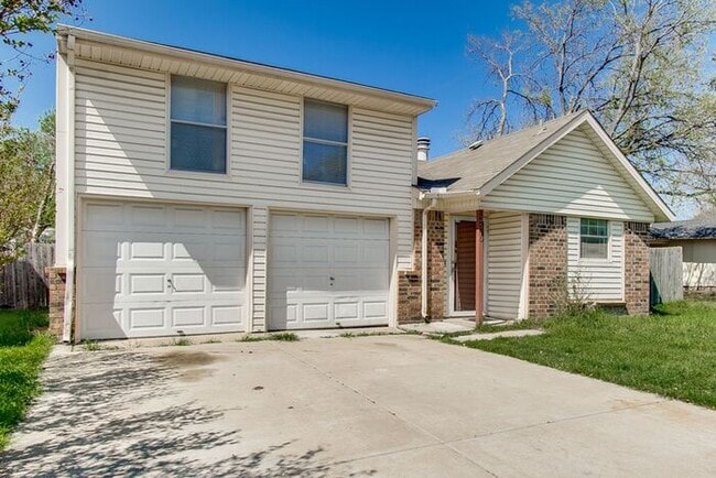 Building Photo - No Application Fees* $500 off 1st months r...