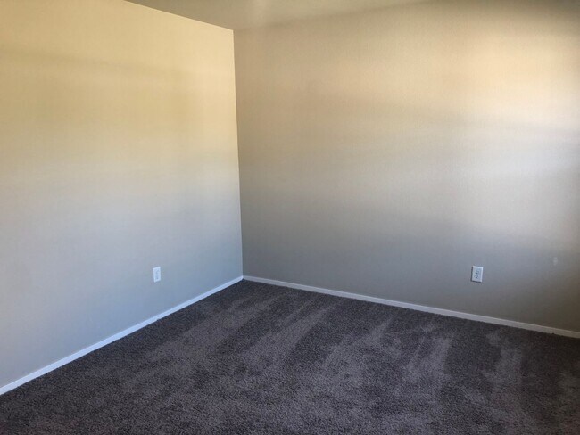 Building Photo - 3 bedroom 2 bath in Fayetteville minutes from Downtown