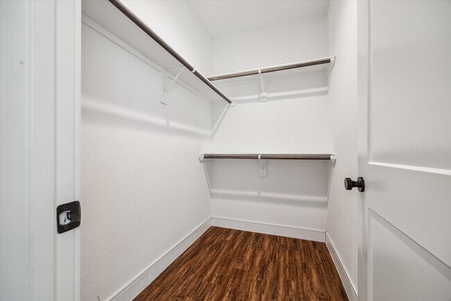 Building Photo - 2515 Delafield St