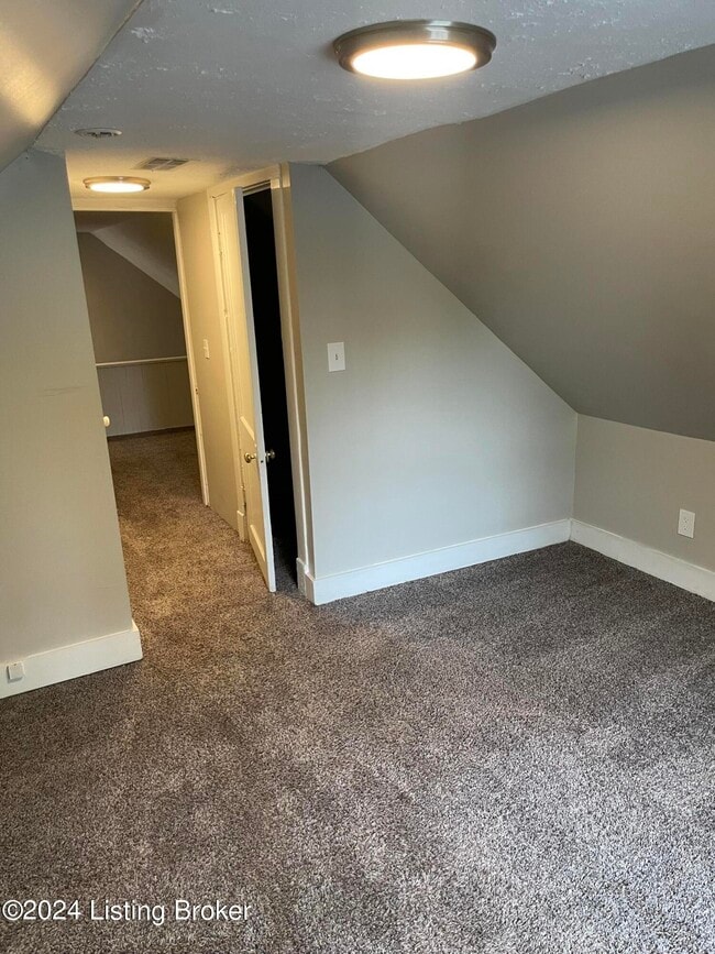 Building Photo - 2052 Midland Ave