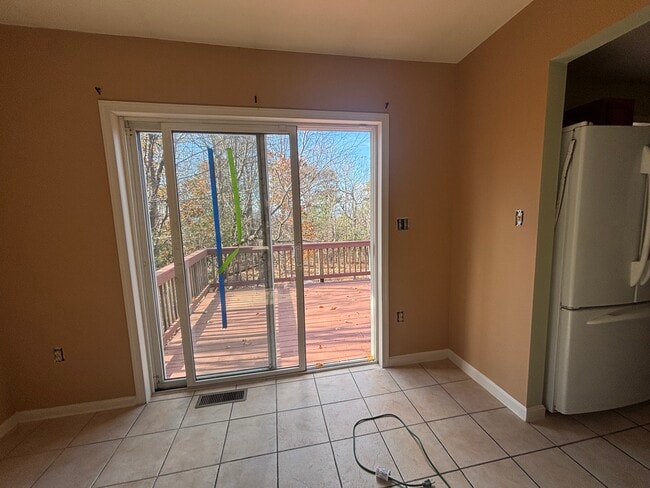 Building Photo - 15912 Warburton Dr