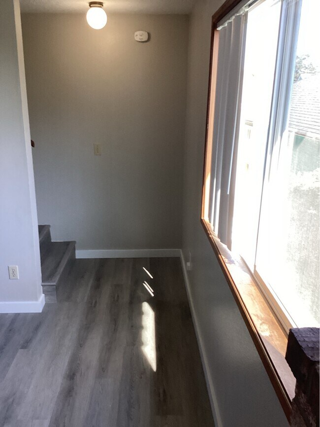 Building Photo - 1112 SW Hurbert St