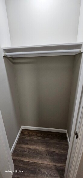 Building Photo - 718 Drexel Ave