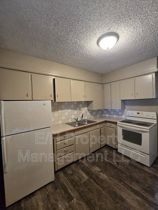 Building Photo - 1419 S Martinson St