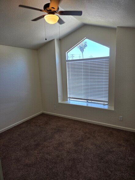 Building Photo - 2504 N Walnut Rd