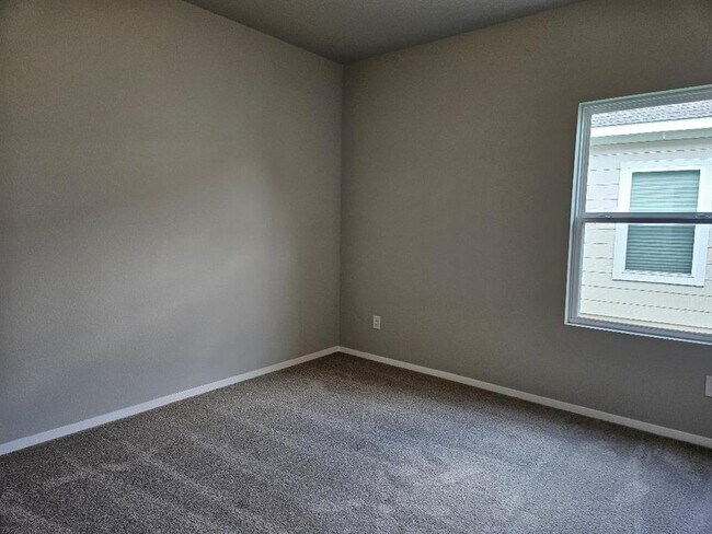 Building Photo - 118 Bluestem Dr