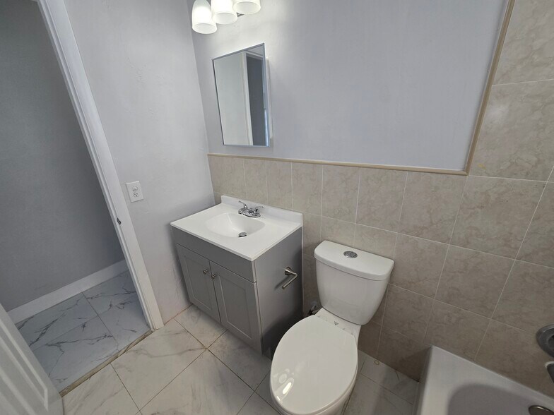 Building Photo - 1320 NE 211th Ter