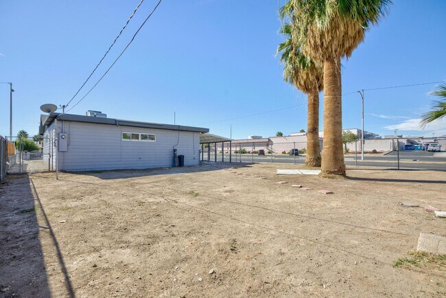 Building Photo - Spacious 4 bedroom, 2 bathroom home located in North Las Vegas