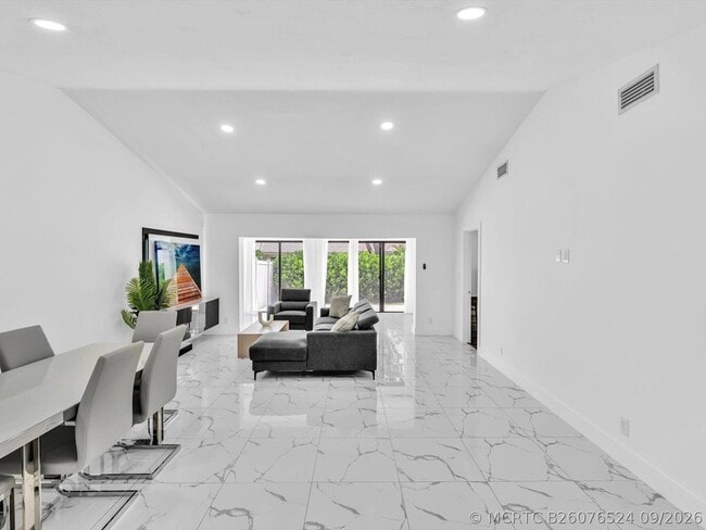 Building Photo - 21578 Altamira Ave