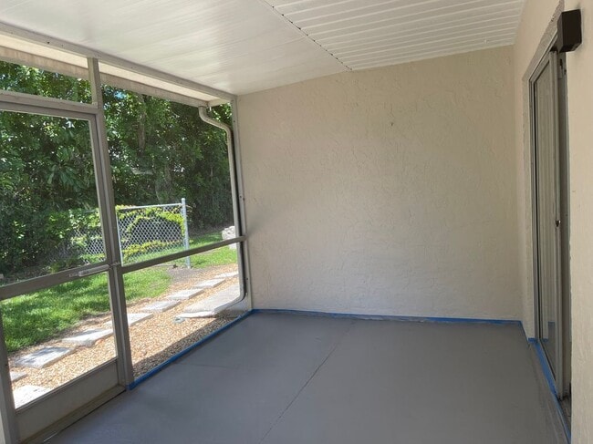 Building Photo - 608 SE 46th Ln