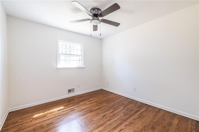 Building Photo - 2058 Green Forrest Dr