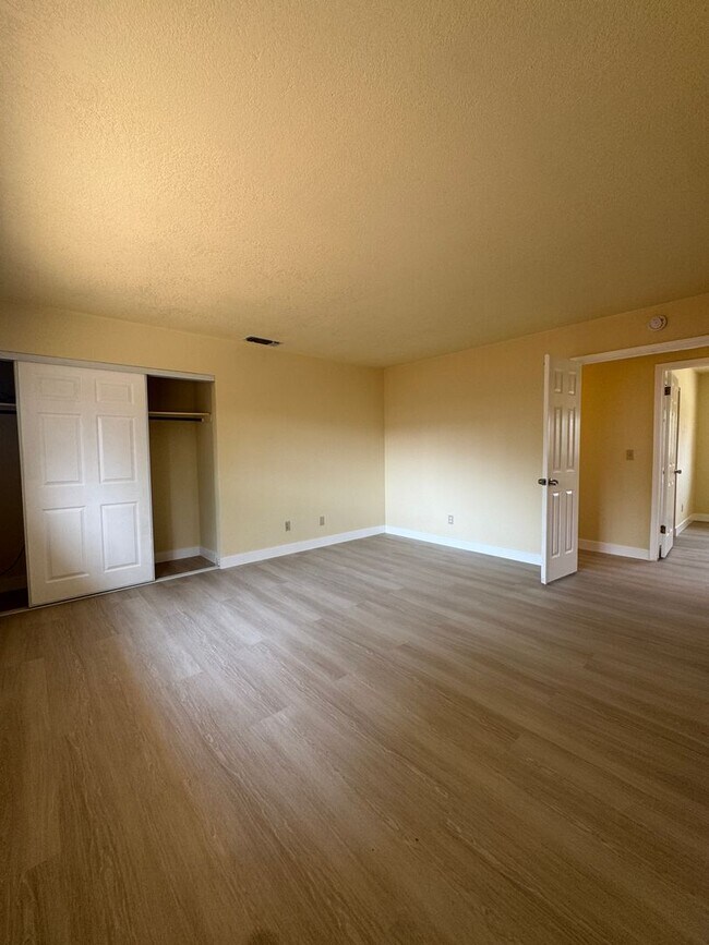 Building Photo - 18 Tearpak Ct