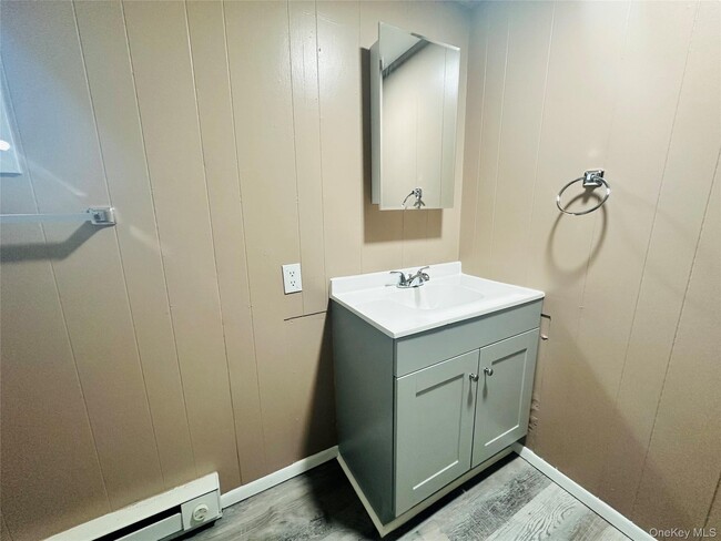 Building Photo - 3 Ford Ln