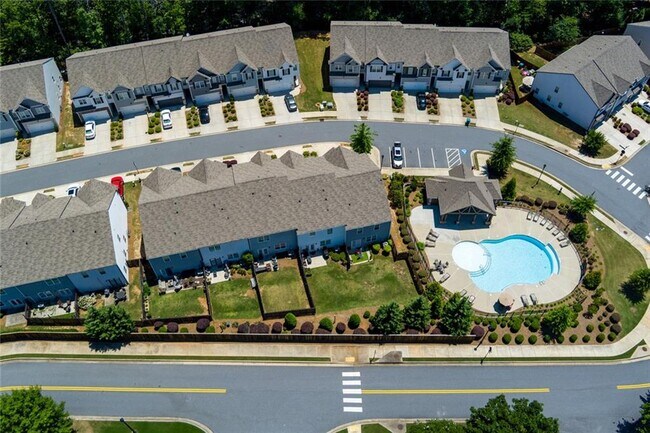 Building Photo - 723 Woodstock Grove Dr