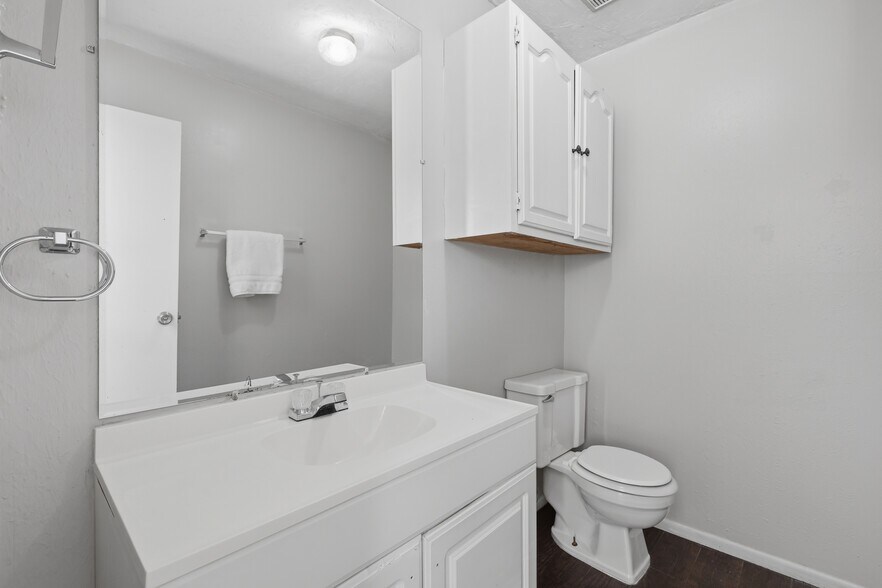 Building Photo - 905 Craig Dr