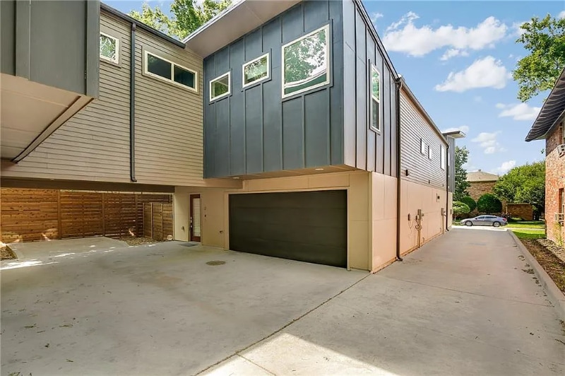 Building Photo - 5841 Oram St