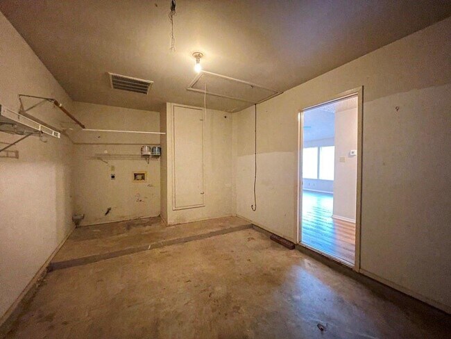Building Photo - 16719 Whitebrush Loop