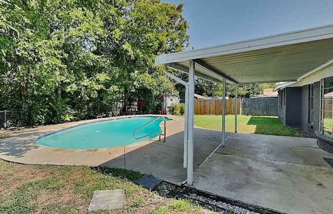 Building Photo - Private Backyard Oasis with Pool in the Heart of Saginaw!