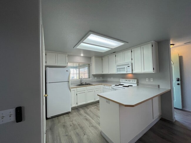 Building Photo - 1546-1548 Skyhawk Ridge