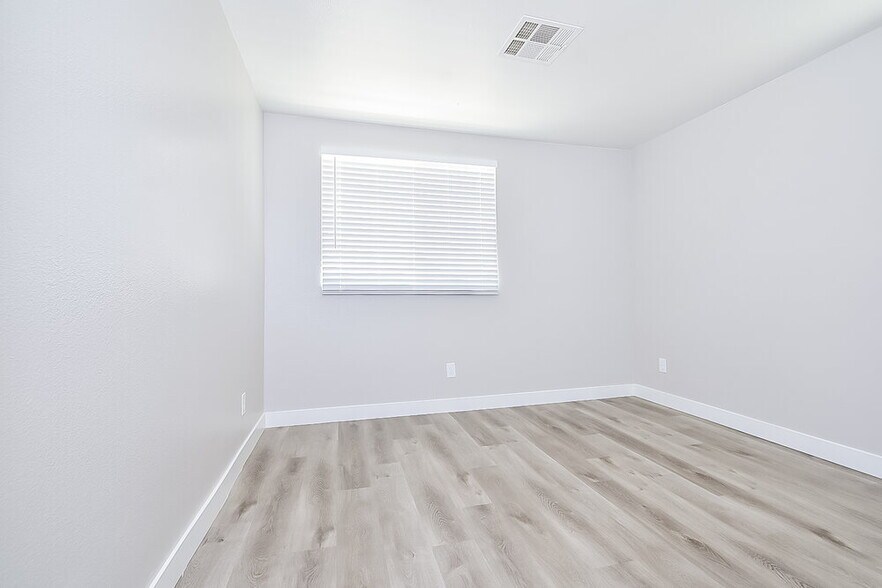 Building Photo - 7873 N Lovely Pine Pl
