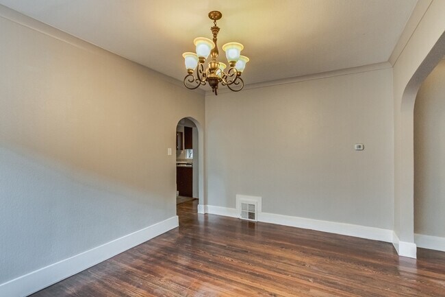 Building Photo - 4435 Clay St
