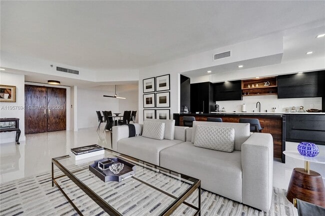 Building Photo - 20281 E Country Club Dr